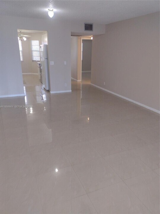1200 SW 130th Ave in Pembroke Pines, FL - Building Photo