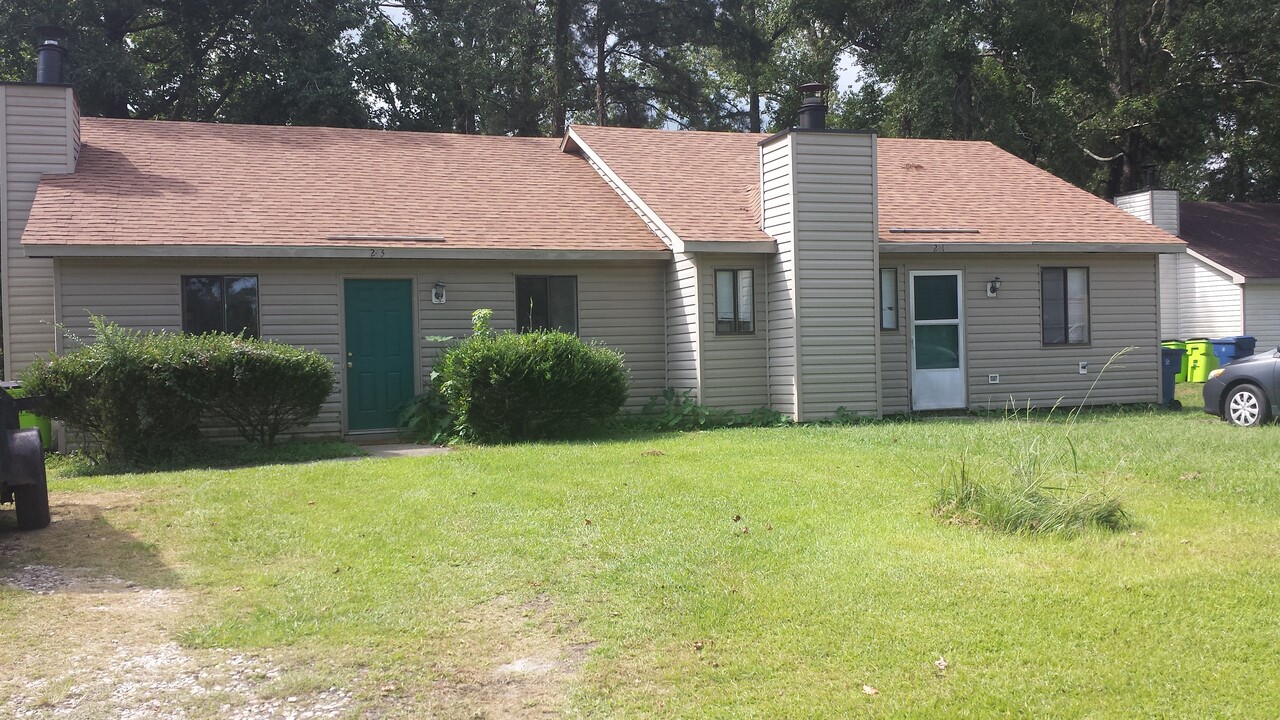 241 Cedar Ridge Ln in Havelock, NC - Building Photo