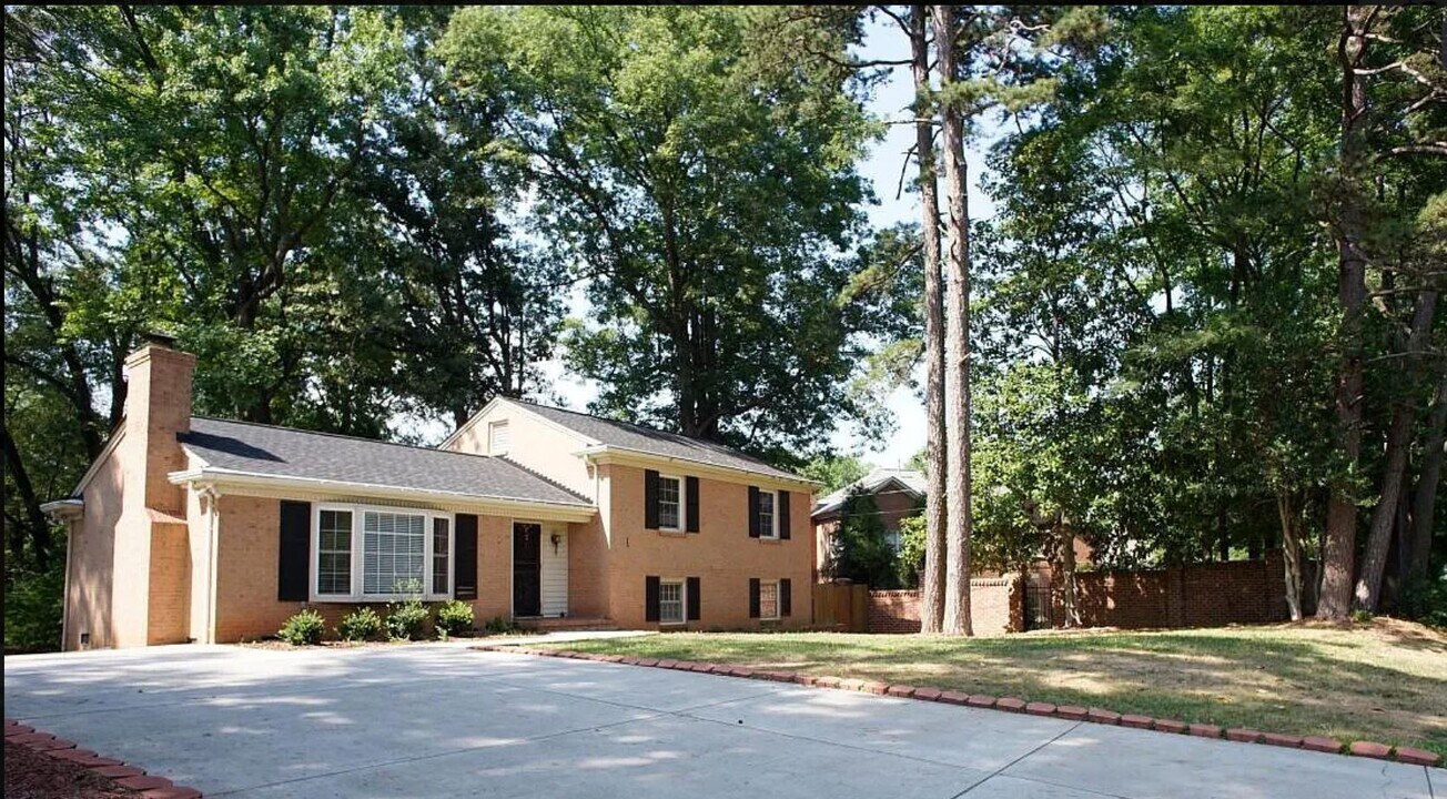 6836 Park South Dr in Charlotte, NC - Building Photo