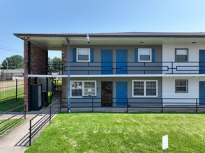 Deville Apartments in Jackson, MS - Building Photo - Building Photo