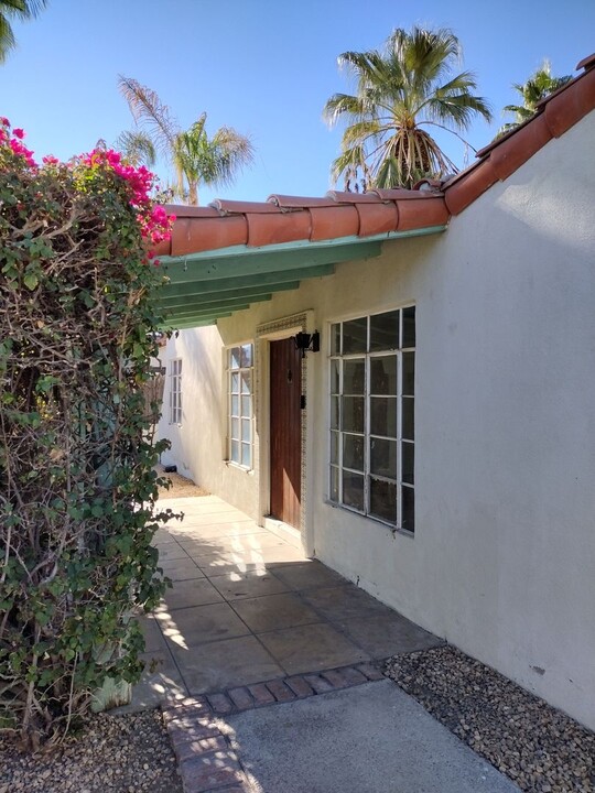 575 Calle Santa Rosa S in Palm Springs, CA - Building Photo