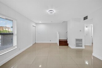 7506 NW 75th St in Tamarac, FL - Building Photo - Building Photo