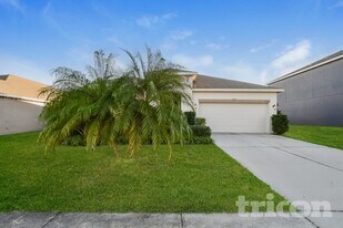 3252 Zander Dr in Grand Island, FL - Building Photo