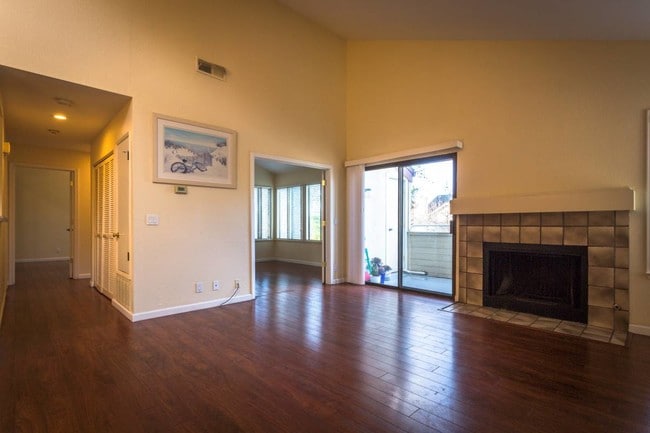 6412 Buena Vista Dr, Unit #C in Newark, CA - Building Photo - Building Photo