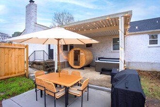 2314 Deerwood Rd in Nashville, TN - Foto de edificio - Building Photo