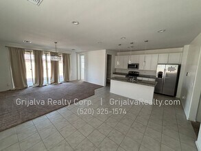 7720 S Star Wash Loop in Tucson, AZ - Building Photo - Building Photo