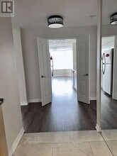 7 Townsgate Dr in Toronto, ON - Building Photo - Building Photo