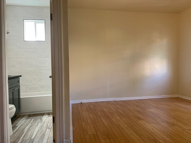 158 S Berendo St, Unit 207 in Los Angeles, CA - Building Photo - Building Photo