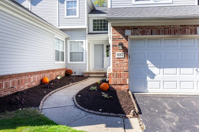 1093 Fairways Blvd in Troy, MI - Building Photo - Building Photo