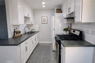 17132 Emerald Ln, Unit 4 in Huntington Beach, CA - Building Photo - Building Photo