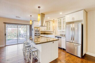 8640 E Wilshire Dr in Scottsdale, AZ - Building Photo - Building Photo