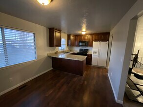 324 W 2300 S in Clearfield, UT - Building Photo - Building Photo