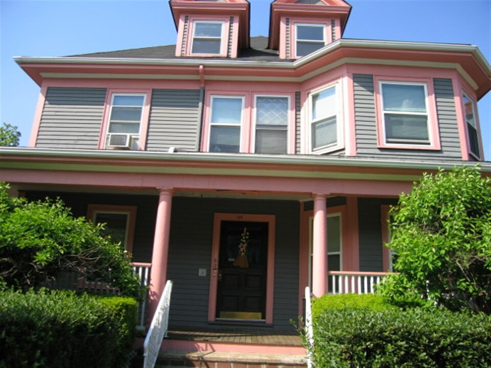 157 Highland Ave, Unit 5 in Somerville, MA - Foto de edificio