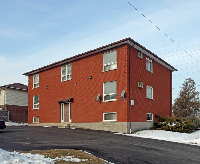 341 Adelaide Ave W in Oshawa, ON - Building Photo - Primary Photo