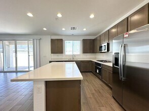 9825 Angel Valley Dr in Las Vegas, NV - Building Photo - Building Photo