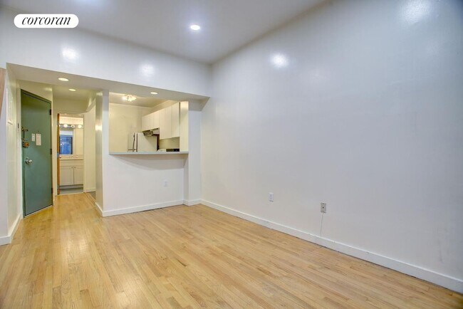 423 Amsterdam Ave in New York, NY - Building Photo - Building Photo
