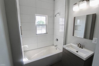 34 Russell St-Unit -Apt 2 in Malden, MA - Building Photo - Building Photo