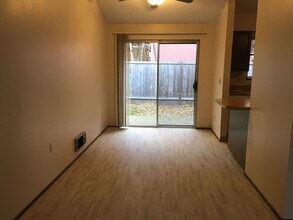 5005 SW Pomona St in Portland, OR - Building Photo - Building Photo