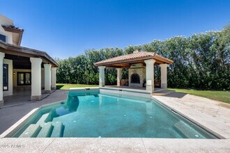 8303 N 61st Pl in Paradise Valley, AZ - Building Photo - Building Photo