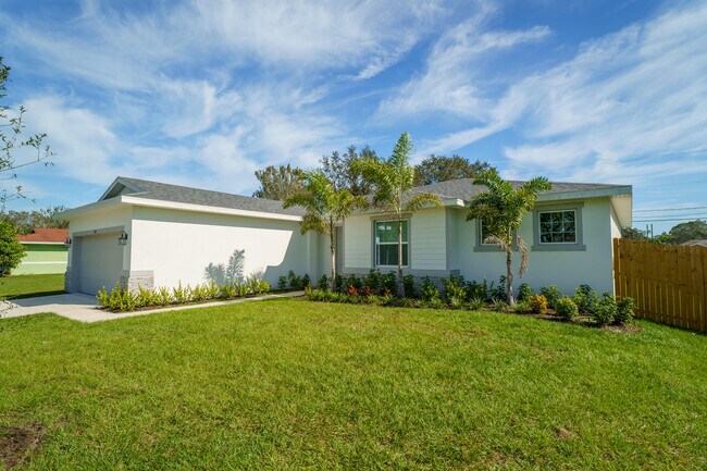 1913 SW Beauregard St in Port St. Lucie, FL - Building Photo - Building Photo