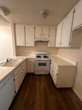 2200 Cedro Ct in Bakersfield, CA - Building Photo - Building Photo