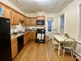 97 Calumet St, Unit 1 Apartamentos