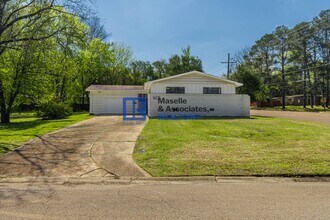 1605 Wilhurst St in Jackson, MS - Building Photo - Building Photo