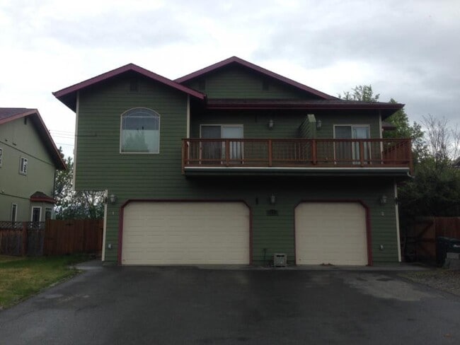 property at 8925 Lakehurst Dr