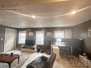 18 Parmenter St, Unit 1 in Boston, MA - Building Photo - Building Photo
