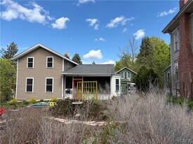 209 Warren St in Fayetteville, NY - Building Photo