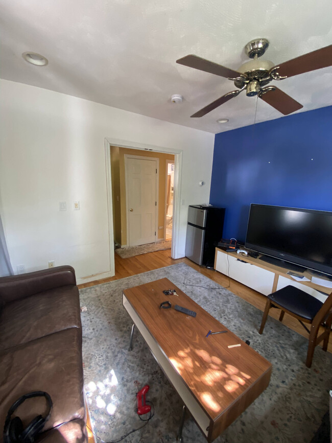 120 Windsor Rd, Unit 1 in Medford, MA - Building Photo - Building Photo