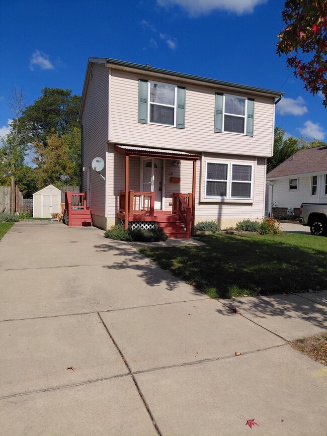 29528 Balmoral St in Garden City, MI - Building Photo - Building Photo
