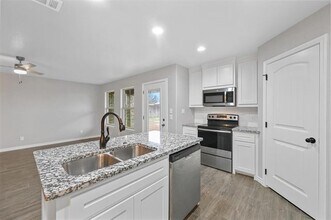 228 St Charles Dr in Springtown, TX - Building Photo - Building Photo