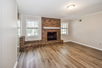 6300 Branderham Dr in Memphis, TN - Foto de edificio - Building Photo