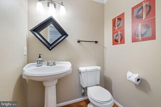 9215 Cardinal Forest Ln in Lorton, VA - Building Photo - Building Photo