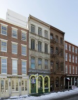 104 Chestnut St in Philadelphia, PA - Building Photo