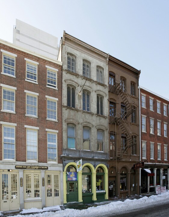 104 Chestnut St in Philadelphia, PA - Building Photo