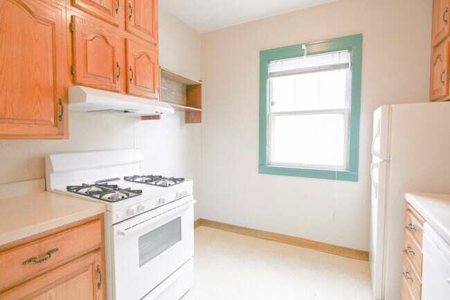 1605 Charles Ave in St. Paul, MN - Building Photo - Building Photo
