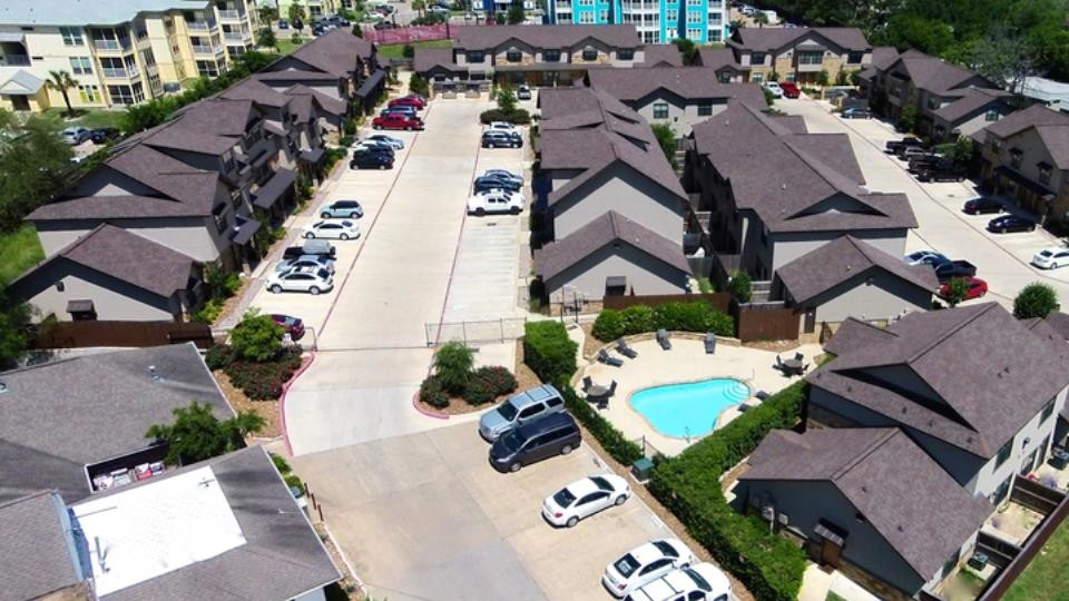 Sierra Condos in Bryan, TX - Foto de edificio