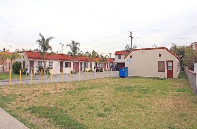 6110-6120 Heliotrope Ave in Maywood, CA - Building Photo - Building Photo