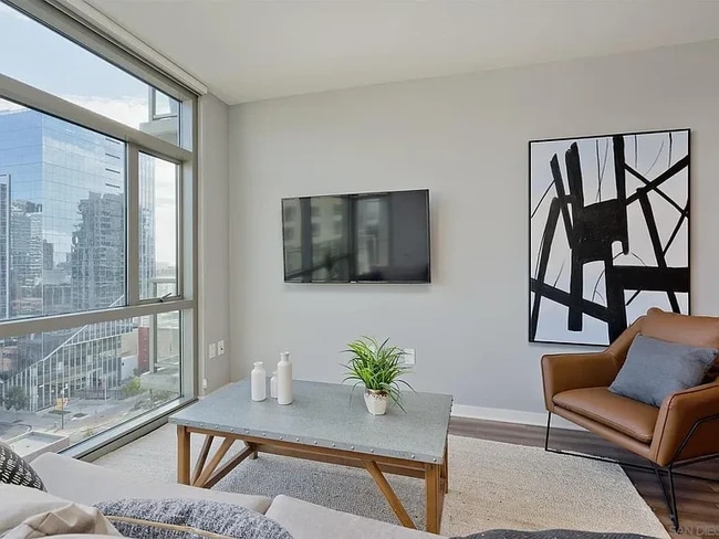 800 The Mark Ln, Unit 1106 in San Diego, CA - Building Photo - Building Photo