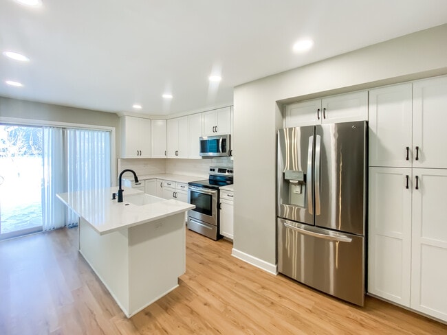 643 Wilbur Ct in Gurnee, IL - Building Photo - Building Photo