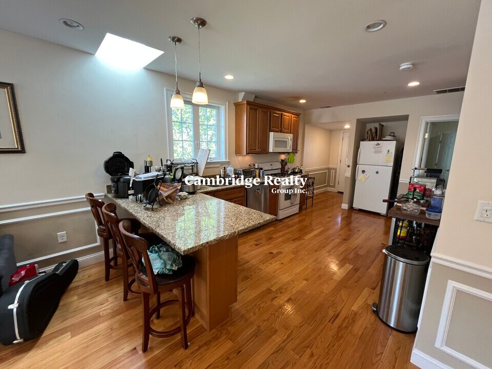 614 Main St, Unit 2 in Medford, MA - Building Photo