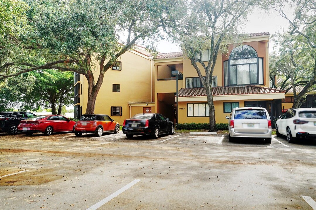 15405 N Miami Lakeway in Miami Lakes, FL - Building Photo