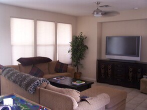 13649 W Cypress St in Goodyear, AZ - Building Photo - Building Photo