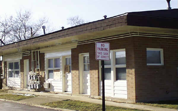 100 N Rand Rd in Lake Zurich, IL - Foto de edificio - Building Photo