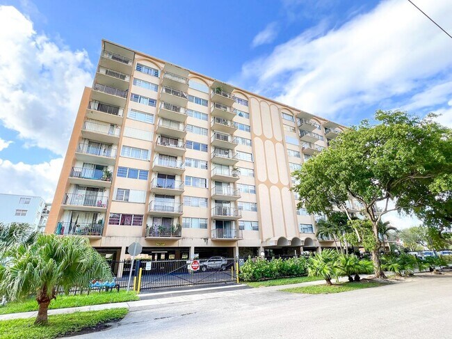 1470 NE 125th Terrace in North Miami, FL - Building Photo - Building Photo