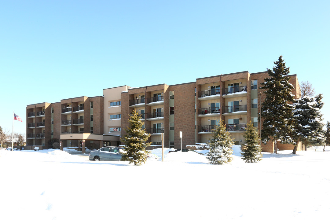Elmwood Park Senior Apartments in Lansing, MI - Building Photo
