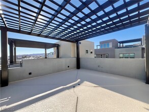 667 Grey Saker St in Las Vegas, NV - Building Photo - Building Photo