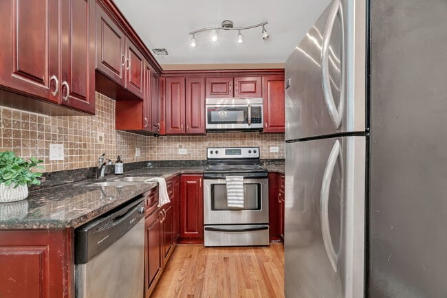 10214 S 84th Terrace in Palos Hills, IL - Building Photo - Building Photo